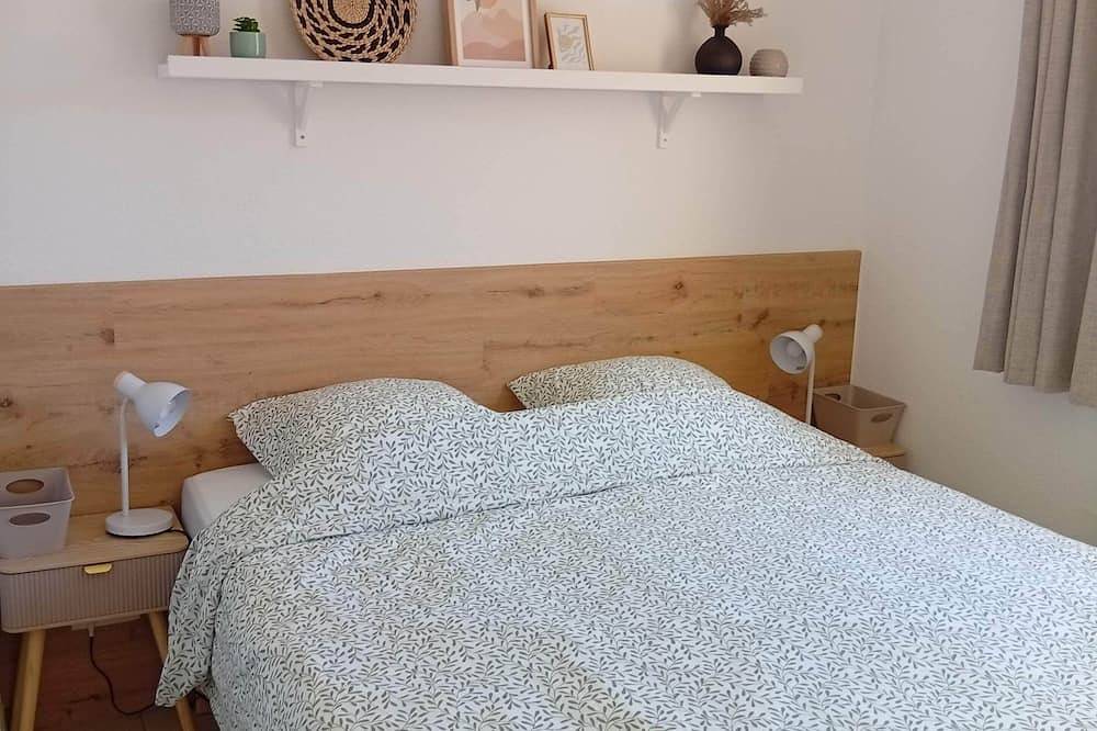 Ganze Wohnung, T3 with heated pool & balcony village view - 300m from the spa. in Montbrun-les-Bains, Nyons und Umgebung