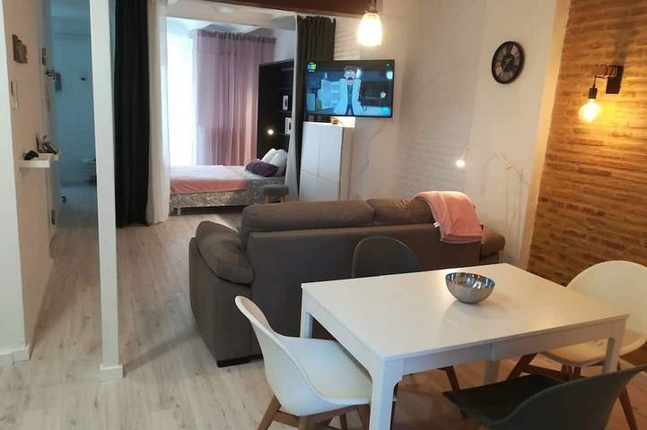 Ganze Wohnung, Die Pause.  Zentral, Nähe des Rathausplatzes. in Arrancapins, Valencia