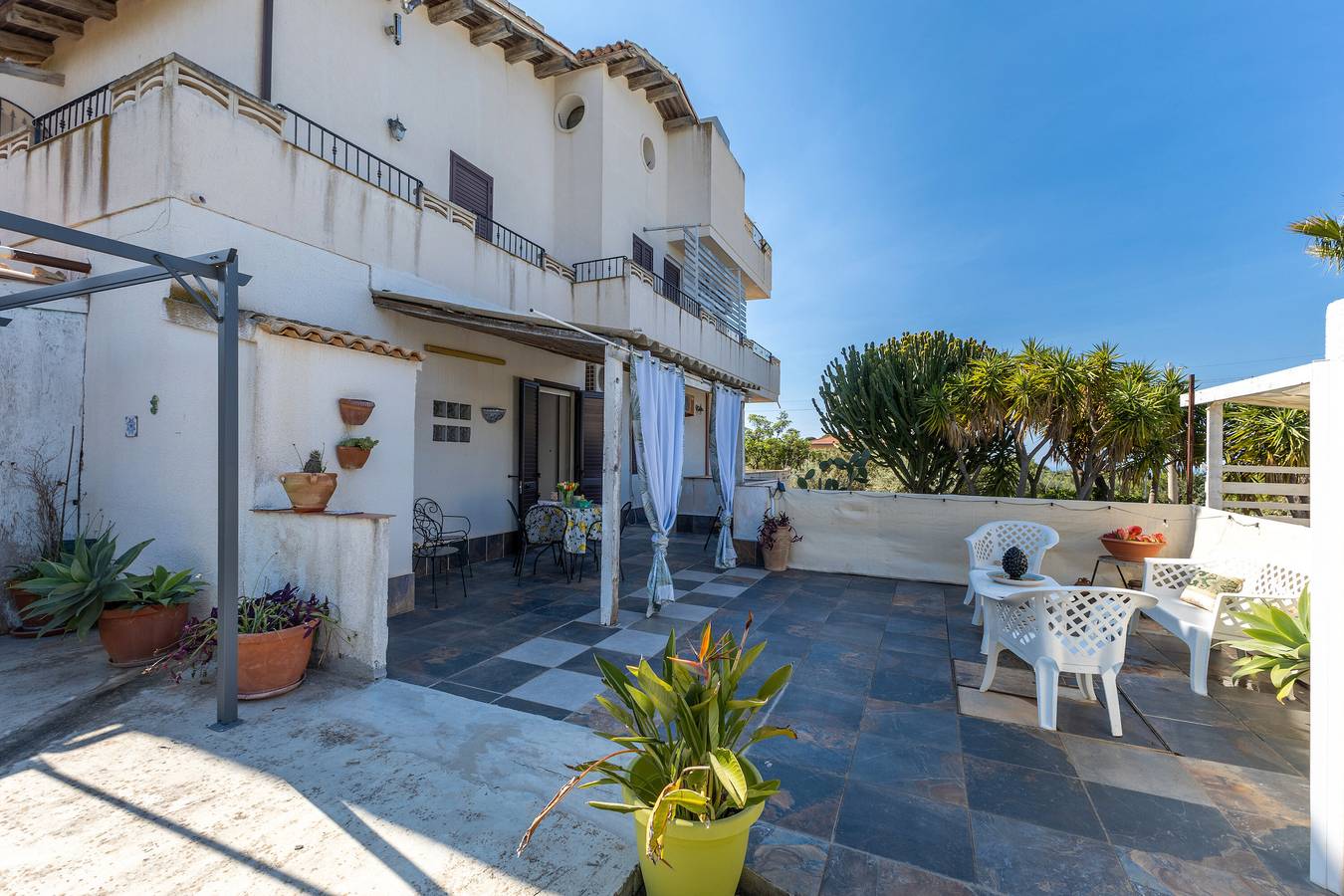 Appartement entier, Appartement "Il Nido" avec piscine partagée, Wi-Fi et climatisation in Scicli, Province de Ragusa