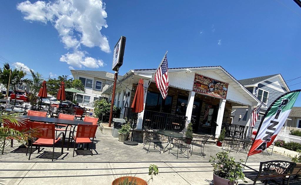 2026 Lavallette New Kitchen and Bathroom, Outdoor Shower & Beach Badges Included in Toms River, Ocean County