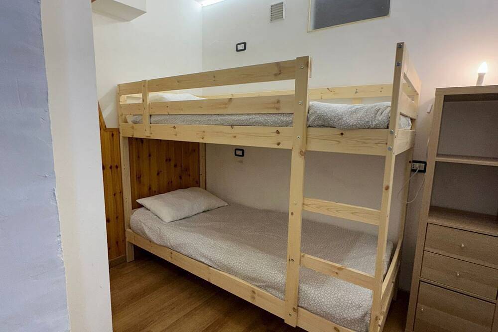 Vacation Home \"Residence Fonte Eremita\" with Mountain View, Shared Garden & Wi-Fi in Roccaraso, Alto Sangro