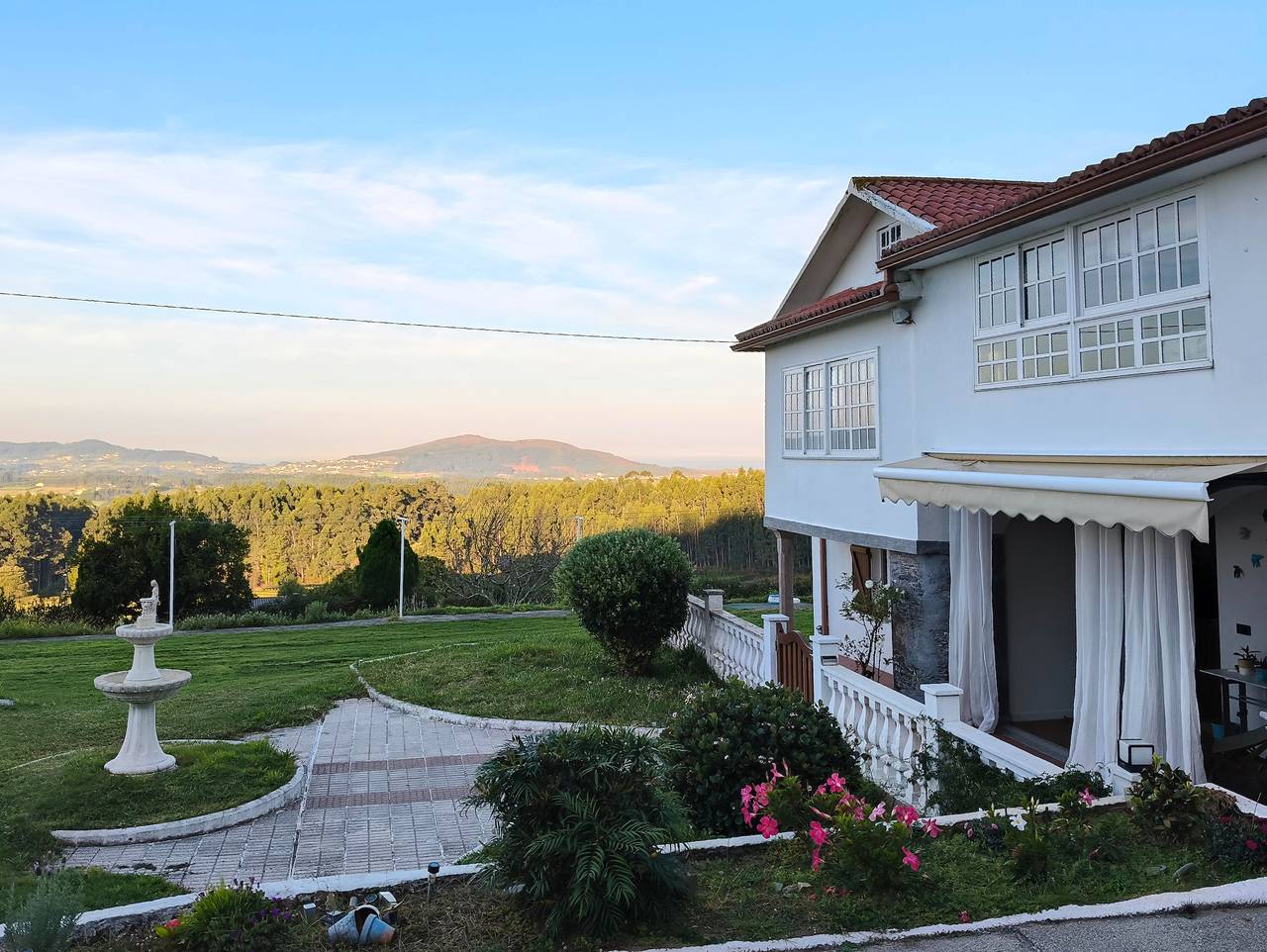 Holiday Home 'Casa Corral Bouzamayor' with Sea View, Private Terrace and Wi-Fi in Valdoviño, Galician Coast