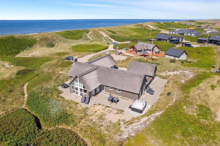 Villa for 8 people, with sauna and hot tub as well as balcony/terrace, with pets - 1