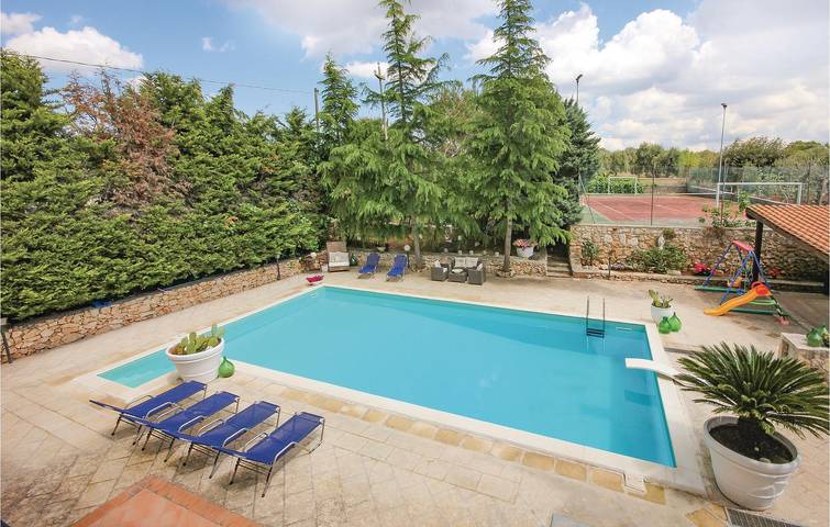 Appartement spacieux avec climatisation, piscine et parking in Martina Franca, Province de Taranto