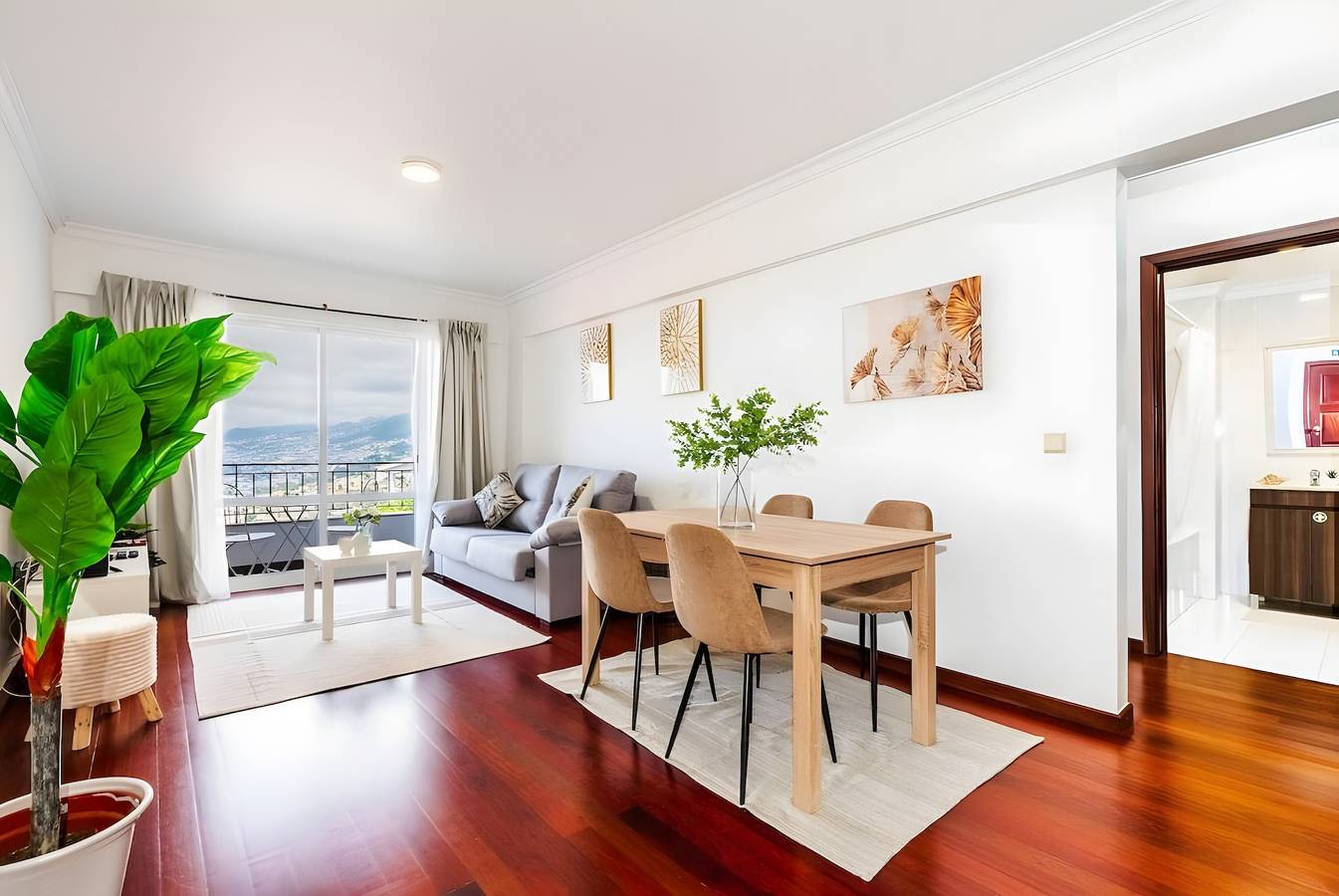 Ganze Wohnung, City Views Apartment Funchal – Geräumige Wohnung mit Blick auf die Stadt in São Gonçalo, Madeira