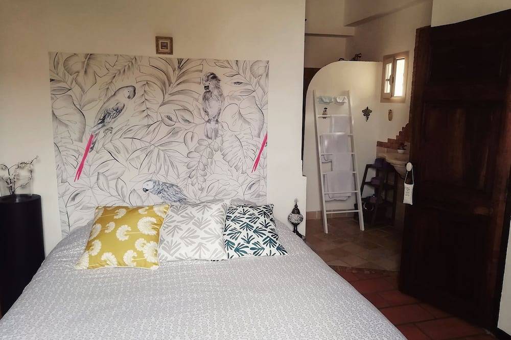 Charming 140 m2 village house in the heart of the Alpilles provençales in Aureille, Arles und Umgebung