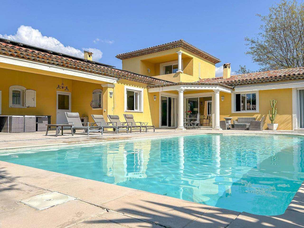 Neo-Provençaalse villa met zwembad in Vence in Vence, Cannes regio