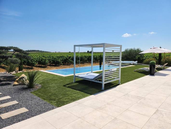 Villa pour 8 personnes, avec terrasse ainsi que jacuzzi et piscine