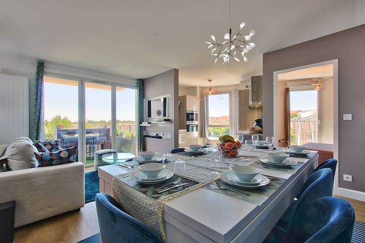 Location de vacances pour 8 personnes, avec Balcon à Bailly-Romainvilliers