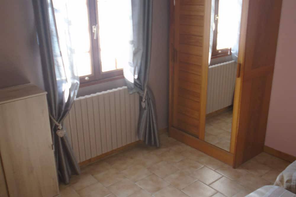 Maison mitoyenne à celle du propriétaire classée 2* 4 pers agréable , tranquille in Ribérac, Périgord Vert