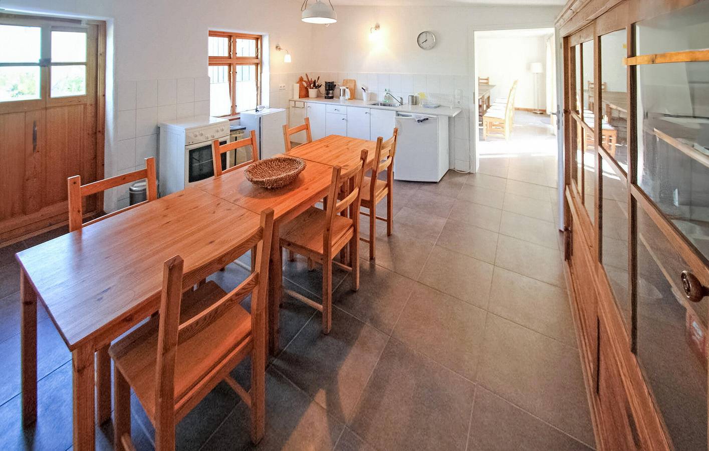 Modernes 2BR Apartment mit Terrasse & Parkplatz in Möllenhagen, Müritz