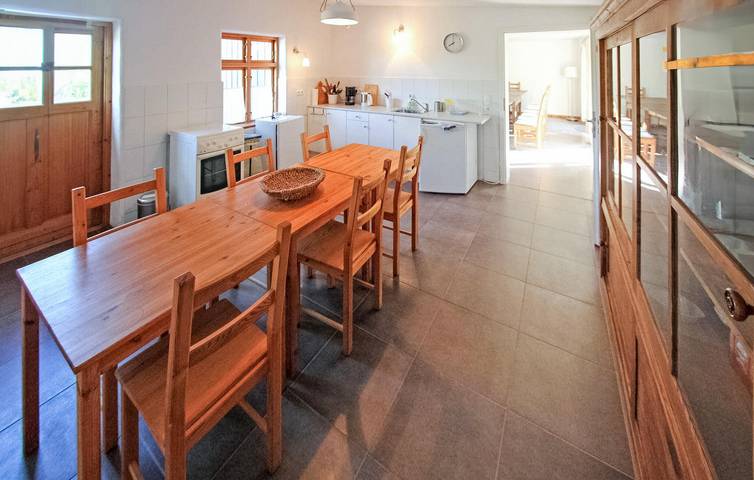 Modernes 2BR Apartment mit Terrasse & Parkplatz in Möllenhagen, Müritz