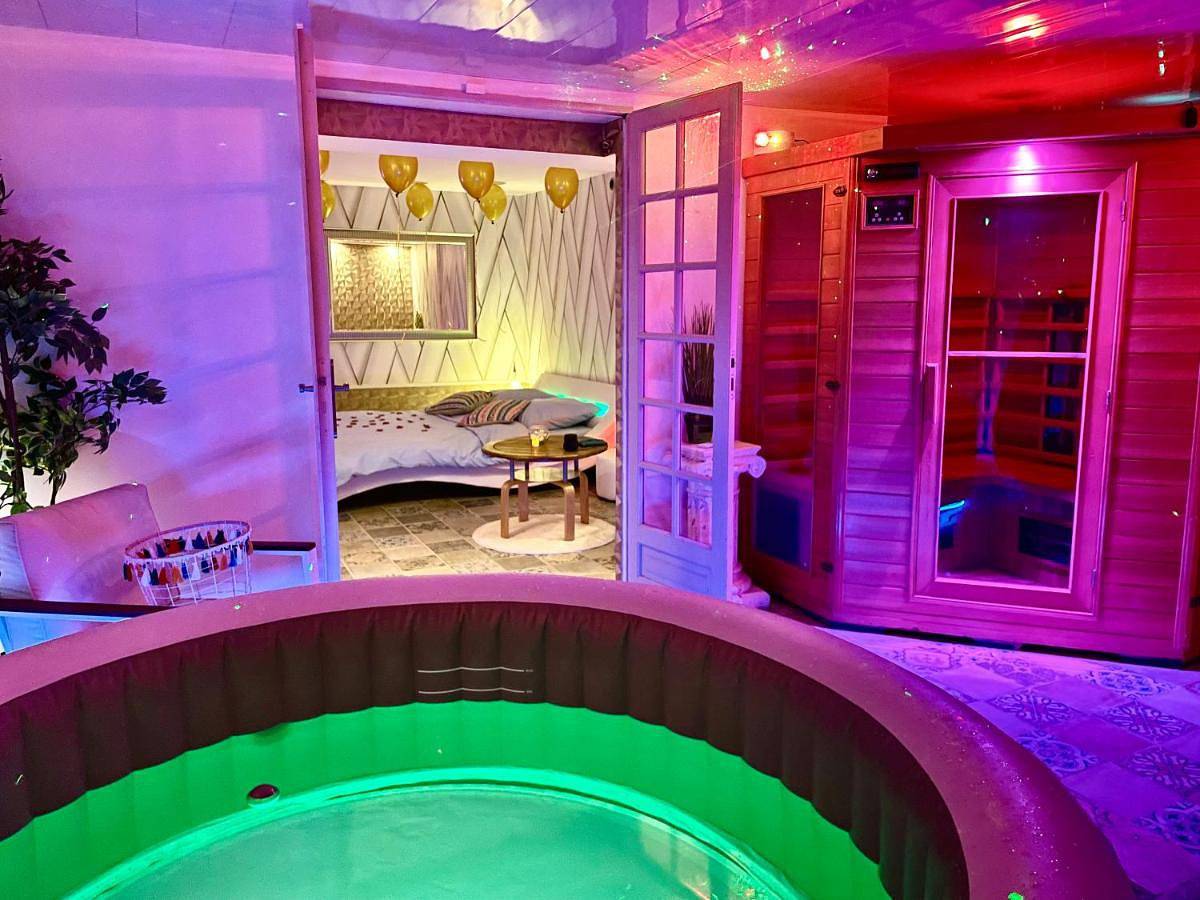 Luxury Sauna Jacuzzi in Gagny, Seine-Saint-Denis