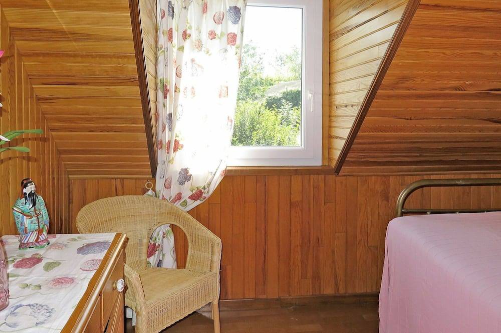 Lovely apartment in villa for 8 guests with pets allowed and parking in Pont-l'Abbé, Quimper region