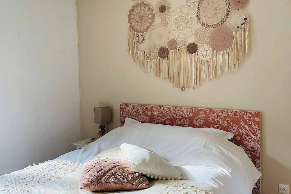 Escape to a serene haven nestled amidst lush greenery,where luxury meets comfort in Trets, Region de Aix-en-Provence