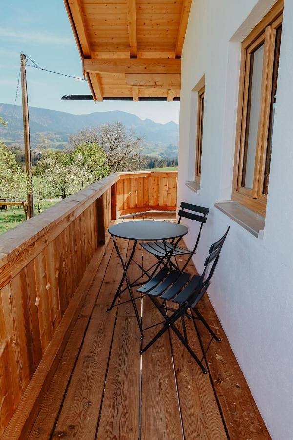 Ferienwohnung für 4 Personen, mit Balkon und Ausblick in Rohrdorf