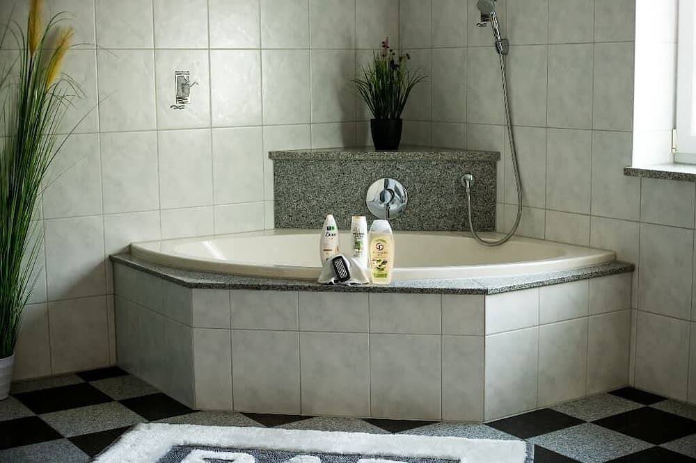 Luxuriöse Ferienwohnung mit Badewanne und Balkon, foto 5