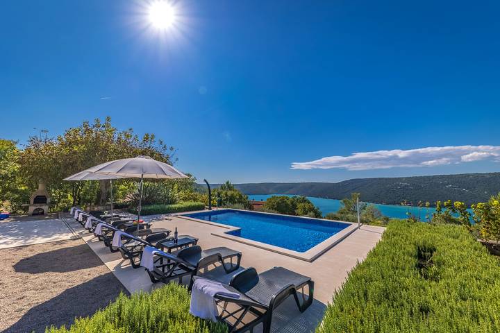 Ferienhaus für 9 Personen, mit Meerblick und Terrasse sowie Kinderpool und Pool in Istrien