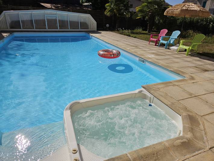 Chambre d’hôte pour 2 personnes, avec piscine ainsi que jacuzzi et jardin