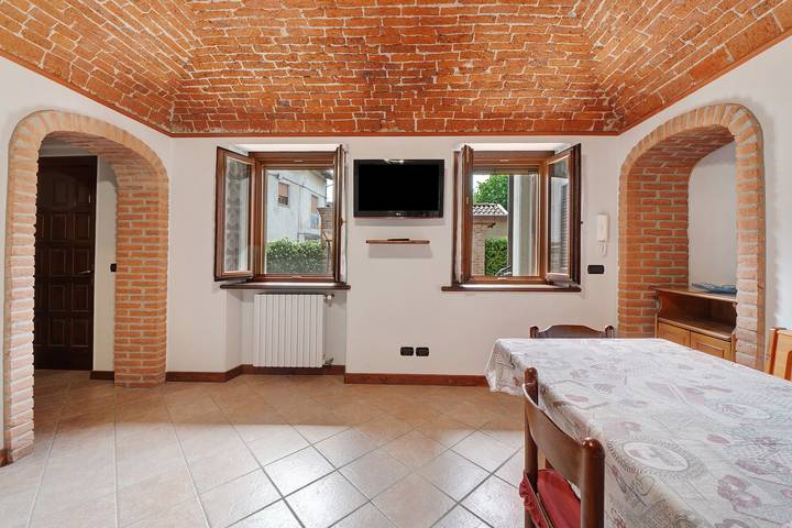 Apartamento entero, Apartamento 'Centenario Affittacamere' con Wi-Fi y aire acondicionado in Fara Novarese, Provincia de Novara