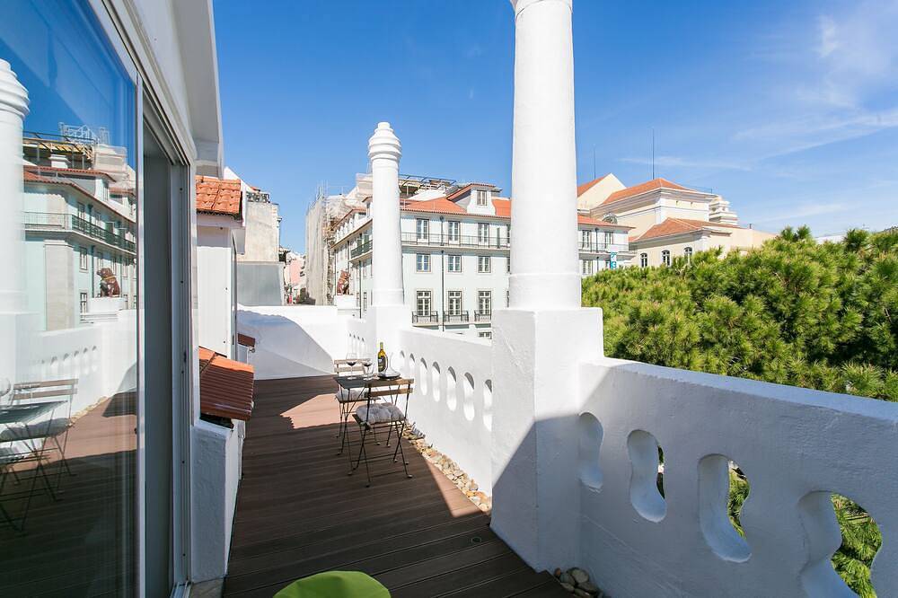 Ganze Wohnung, Al \ 86391 - Charmantes Penthouse in Chiado mit Terrasse. in Encarnação, Costa de Lisboa