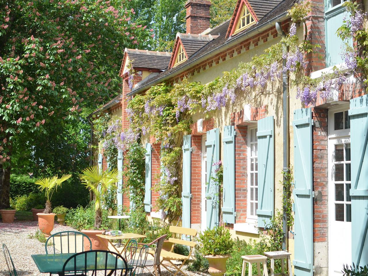 Chambre spacieuse, entrée privée, animaux admis, Wifi in Région de Montargis