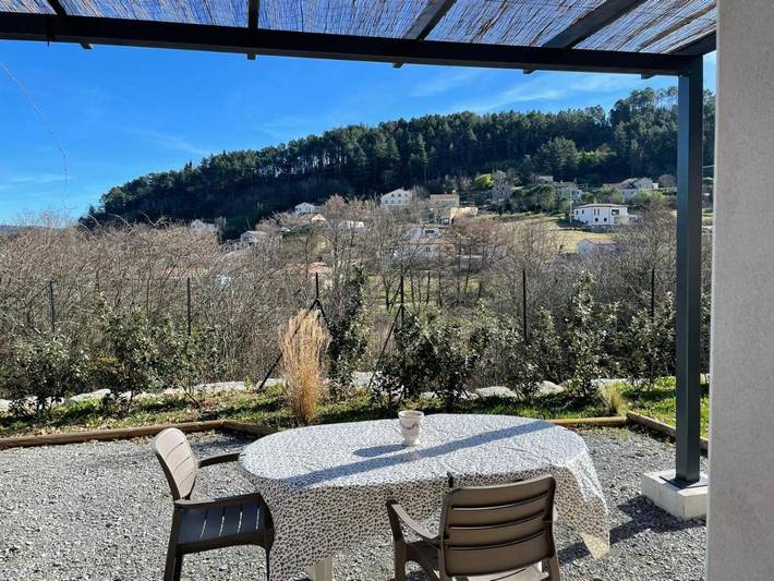 Gîte pour 3 personnes, avec Terrasse ainsi que Jardin et Vue à Mercuer