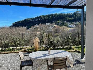 Gîte pour 3 personnes, avec jardin et vue, animaux acceptés à Mercuer