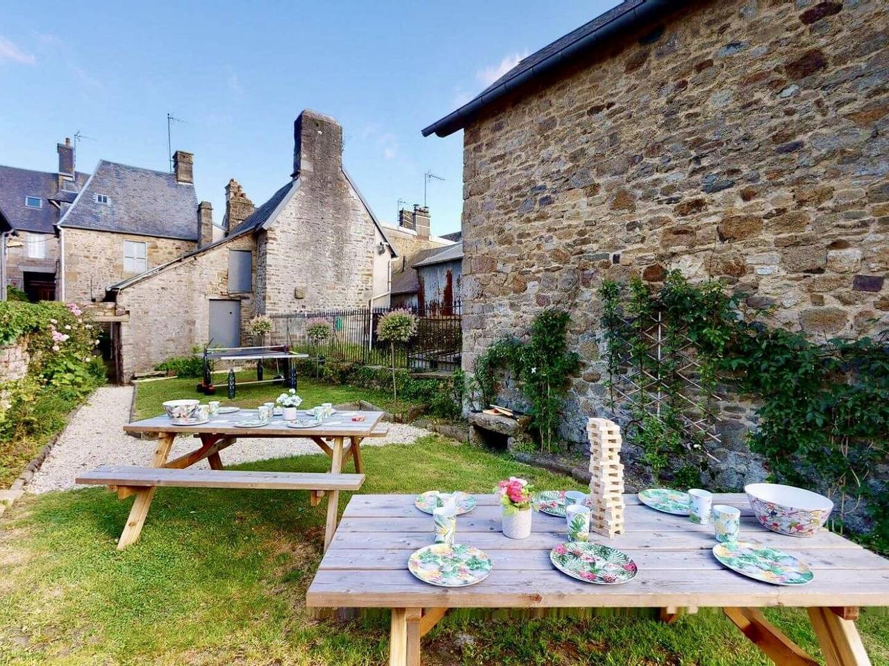 Adosado · Villedieu-les-Poêles · ★4,38 · 6 dormitorios · 9 camas · 3 baños in Villedieu-les-Poêles, Côte de la Déroute