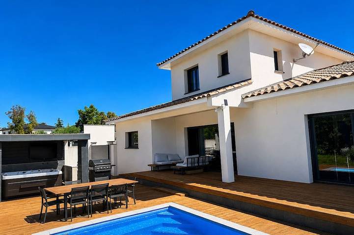 Villa für 6 Personen, mit Garten und Whirlpool sowie Terrasse - 1