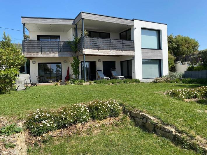 Location de vacances pour 8 personnes, avec piscine et terrasse ainsi que vue et sauna dans Plage Kerou - 2