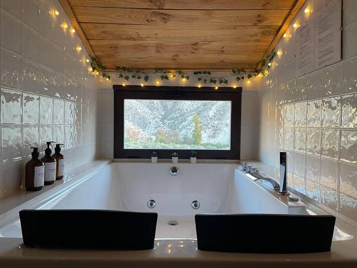 Apartamento para 12 personas, con jacuzzi además de piscina y balcón en Hinojares