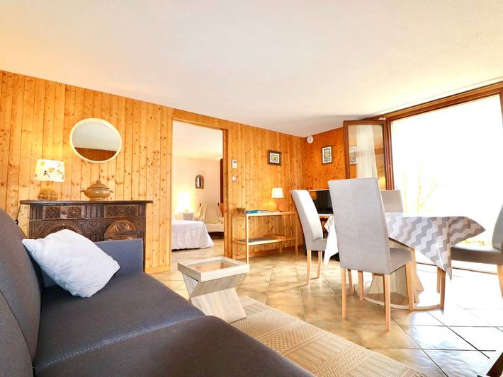 Entire apartment, Cozy apartment with terrace and parking in Annecy in Veyrier-du-Lac, Annecy region