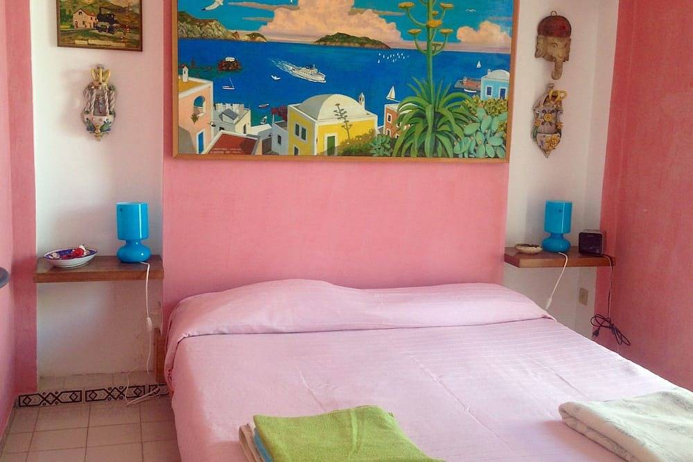 Italien - Ponza Villa mit großer ausgestatteter Terrasse. Herrlicher Blick auf das Meer in Ponza, Latium