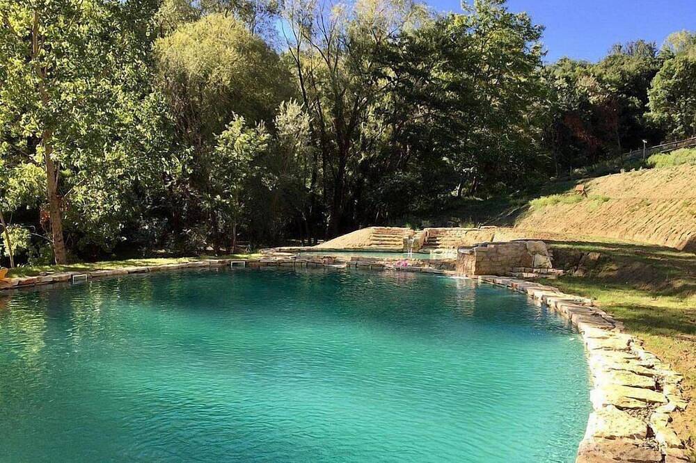 Villa Fattorina Grande: A spacious and welcoming age-old estate surrounded by the greenery, with Free Wi-Fi. in Chiusi, Chianti