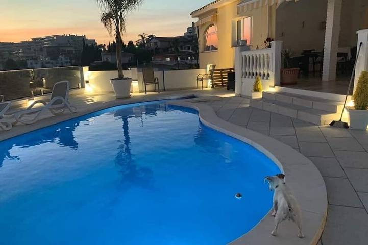 Villa pour 5 personnes, avec jardin et jacuzzi à Benalmádena