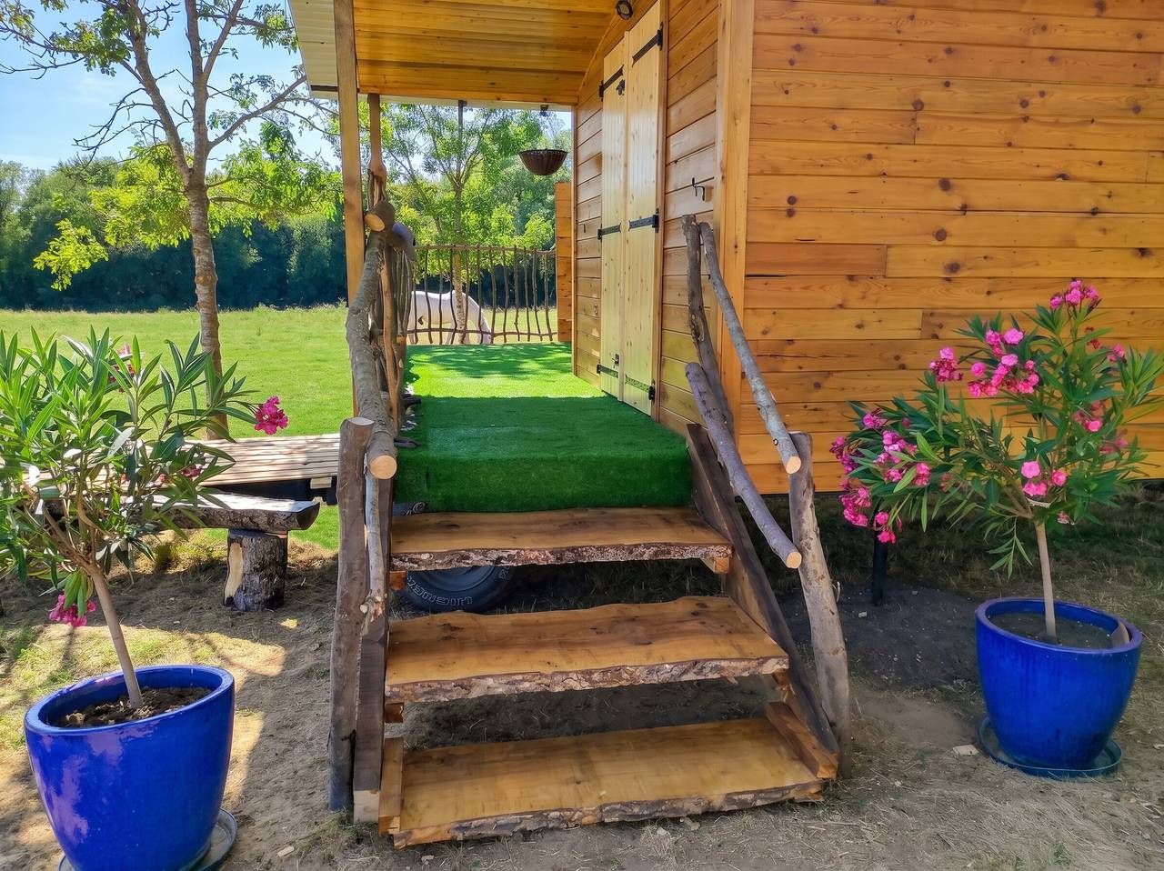 Hooiberg met spa op het platteland in Cabariot, foto 12
