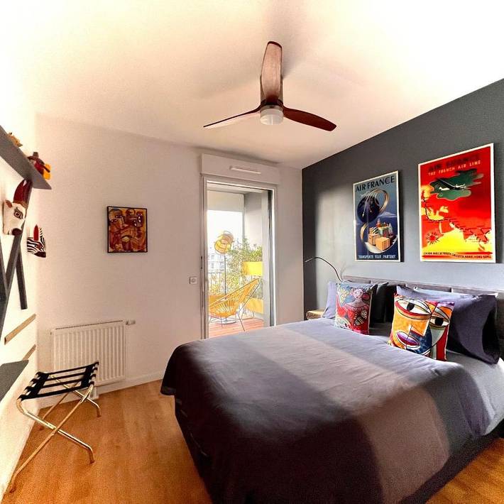 Location de vacances pour 4 personnes, avec Balcon ainsi que Terrasse et Vue dans Les Machines de l’île
