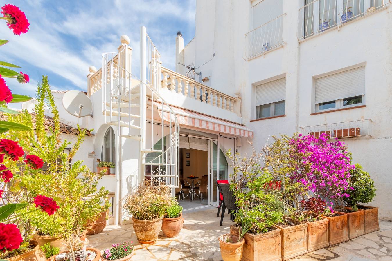 Apartamento entero, Apartamento 'Finca 9' con piscina compartida, Wi-Fi y aire acondicionado in Paichi, Teulada