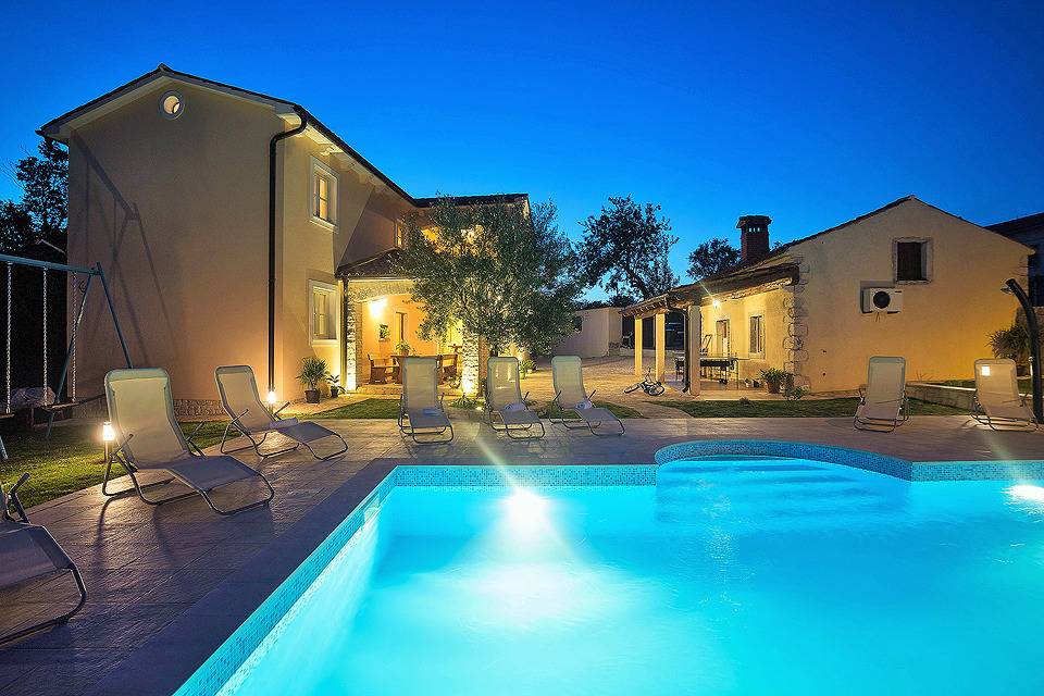 Chalet para 10 personas con terraza in Raša, Costa Este de Istria