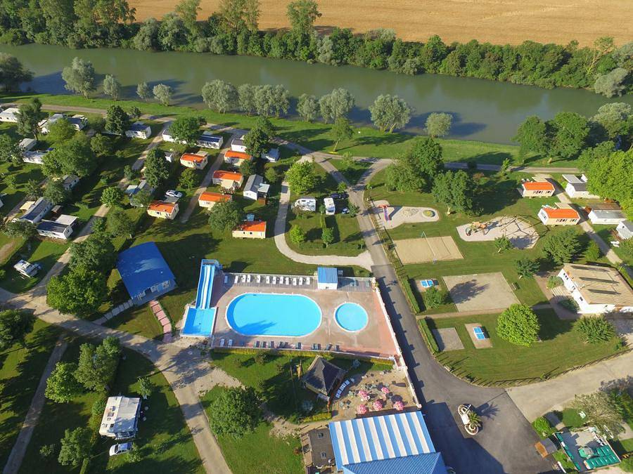Camping Les Bords de Loue - Chalet 4 personnes - Chalet 13m² - 1 chambre - sans sanitaires 1/4 pers. in Parcey, Jura