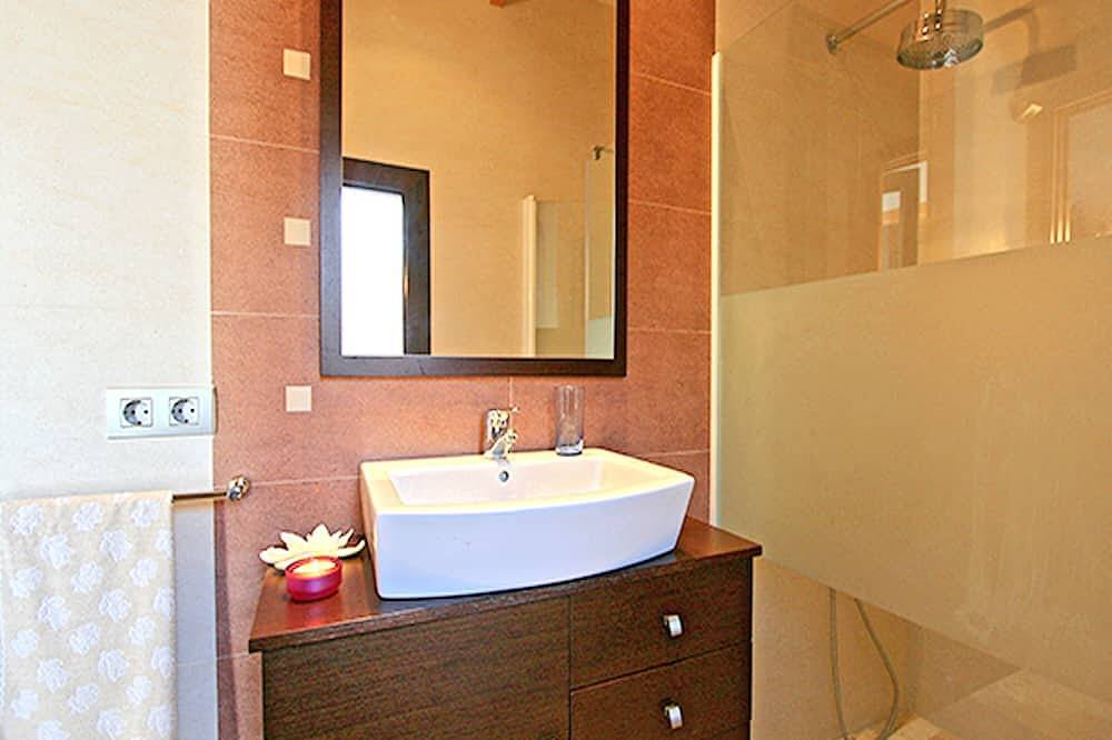 Meerblick, Terrasse, Strandnähe, modern, Klimaanlage, Wifi, einfacher Zugang in S'Illot Cala Morlanda, Manacor