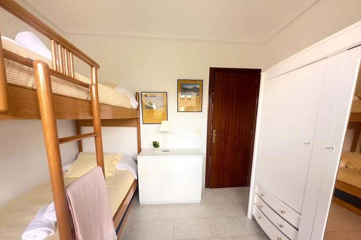 Appartement entier, Beachfront with private garden La Galerna 17000 in Santoña, Côte Cantabrienne