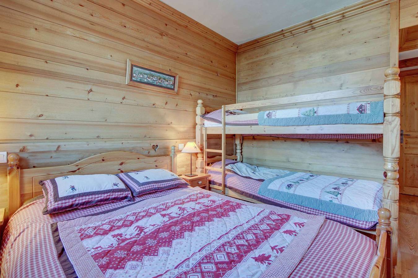 Entire holiday apartment, Lodge 3 - Lovely and spacious 2 bedrooms close to Morzine centre in Morzine, Les Portes du Soleil