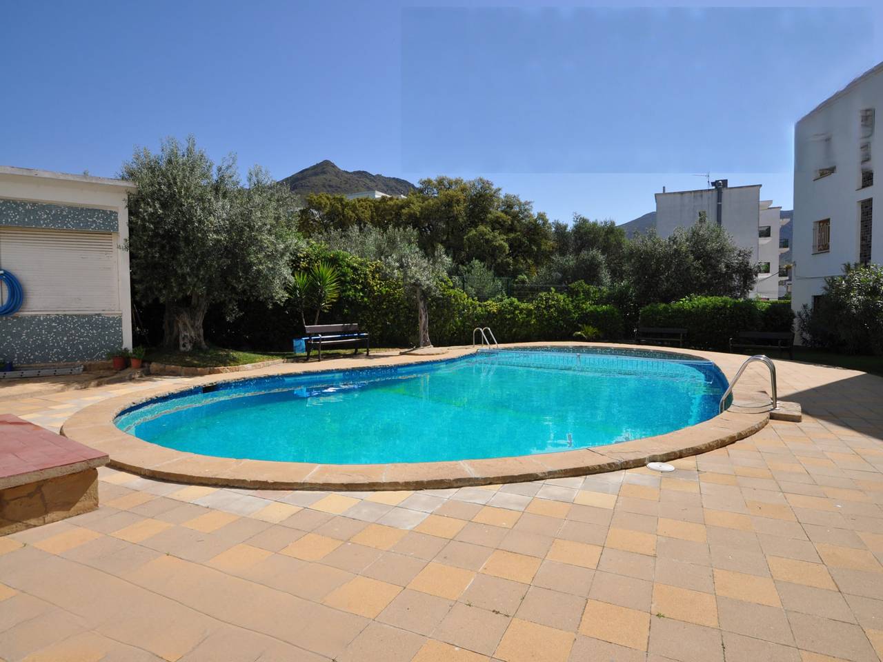 Ganze Wohnung, Wohnung in Roses mit Meerblick & Pool in Roses, Oberampurien