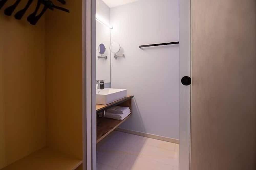 Ganze Wohnung, Apartment Im Grünen, 27 qm, 1 Wohn-/Schlafzimmer, Terrasse, max. 2 Personen in Singen, Hegau