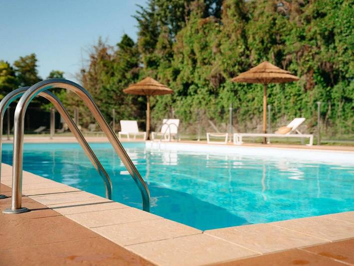Hôtel pour 2 personnes, avec Terrasse ainsi que Jardin et Piscine
