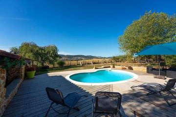 Gîte pour 6 personnes, avec jardin ainsi que piscine et vue à Sarcey