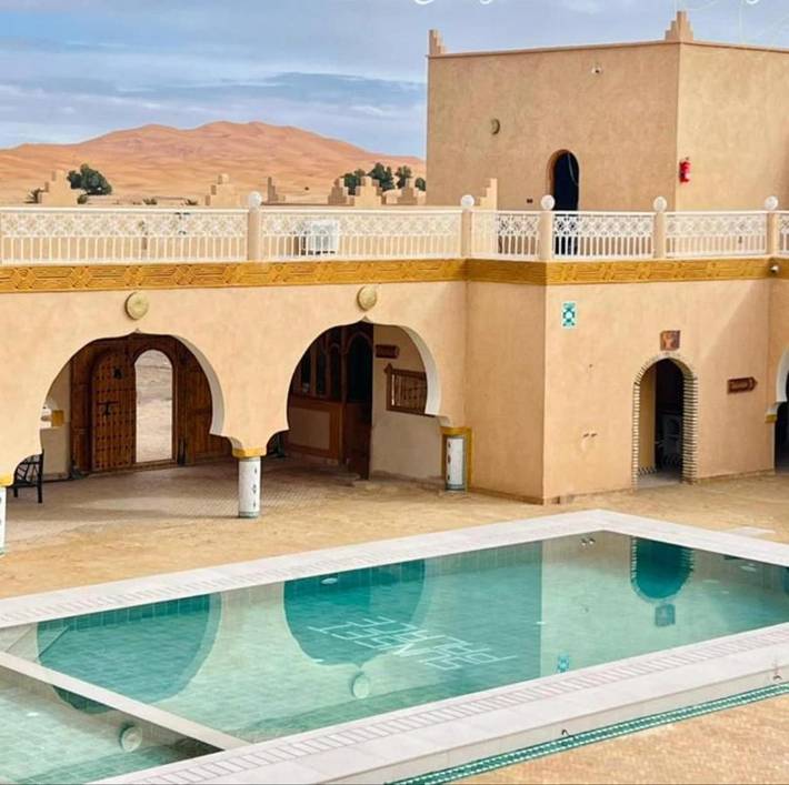 Hôtel pour 5 personnes, avec terrasse et vue ainsi que jardin et piscine