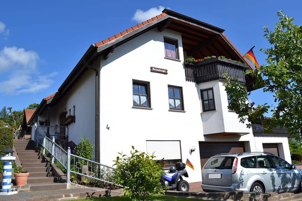 Ganze Wohnung, Gemütliche Ferienwohnungen mit Balkon  2-4 Personen Südlage familienfreundlich in Hilders, Rhön-Hessen